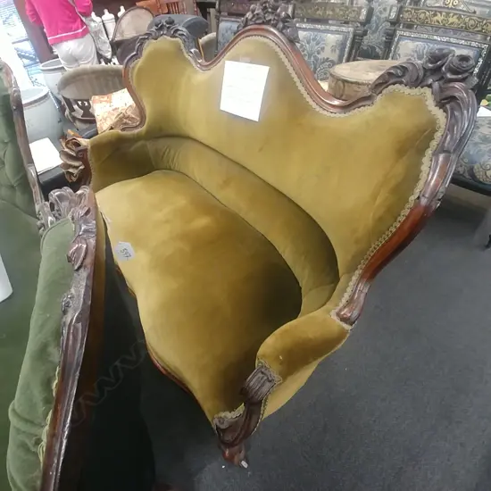 VICTORIAN WALNUT DOUBLE-ENDED CHAISE