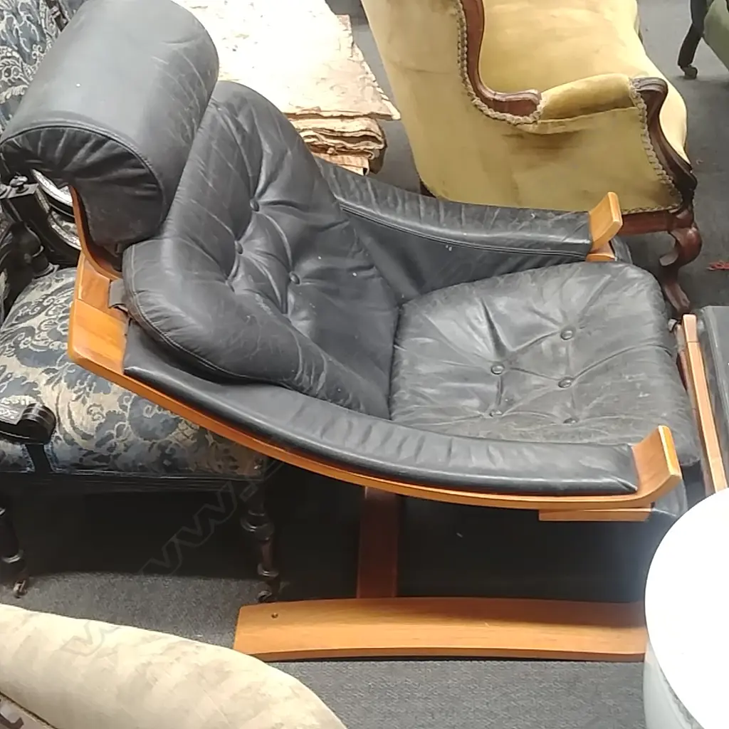 RETRO CHAIR & STOOL Image 1++