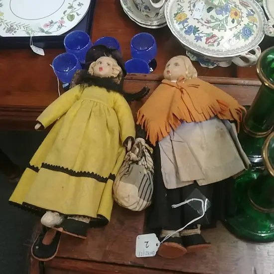 2 DOLLS