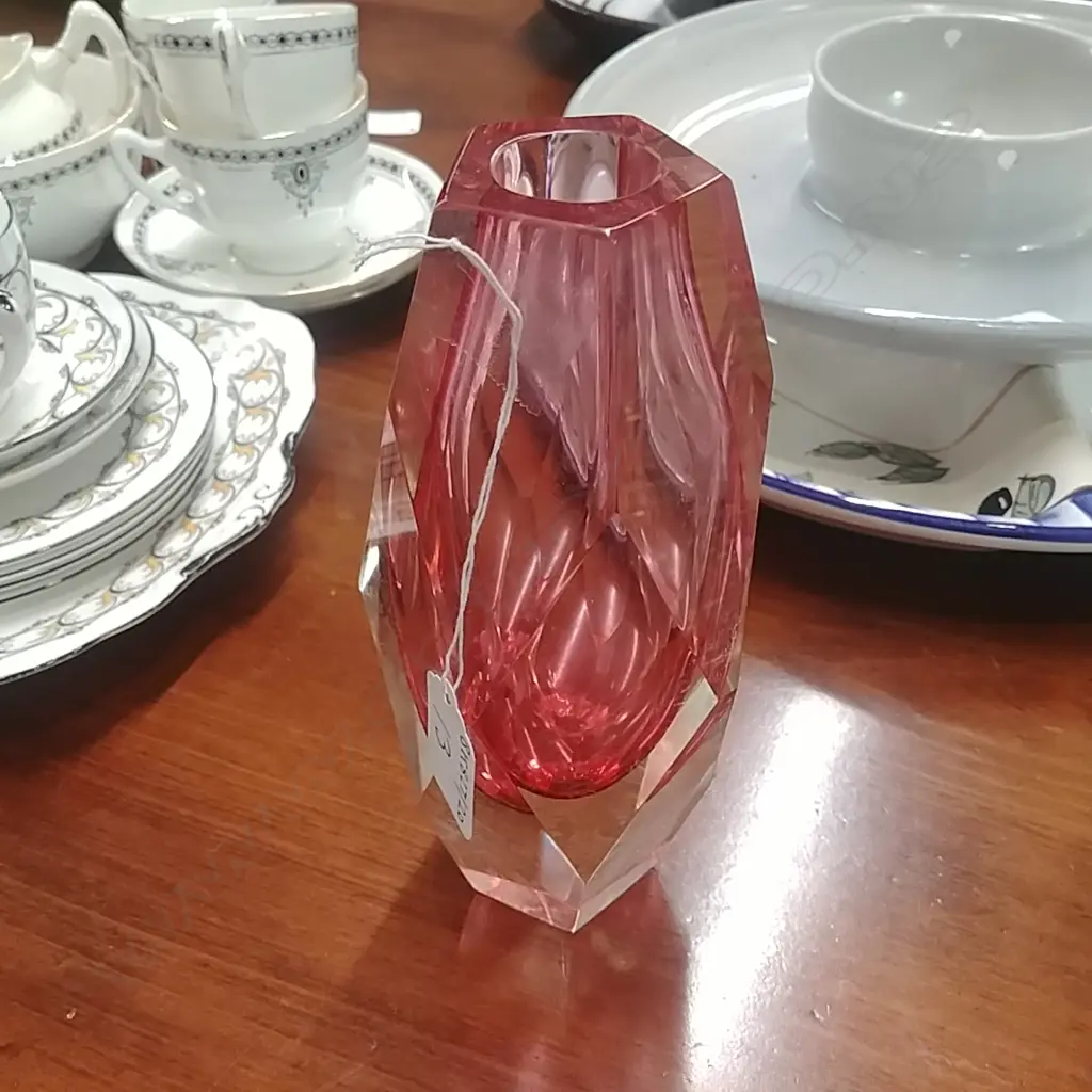 PINK GLASS RETRO VASE Image 1++