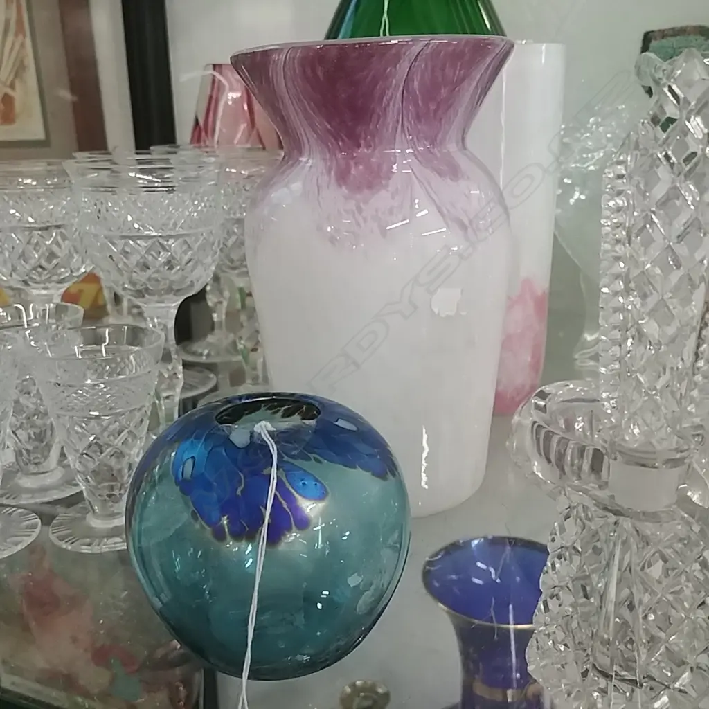 3 SIGNED GLASS VASES  Image 1++