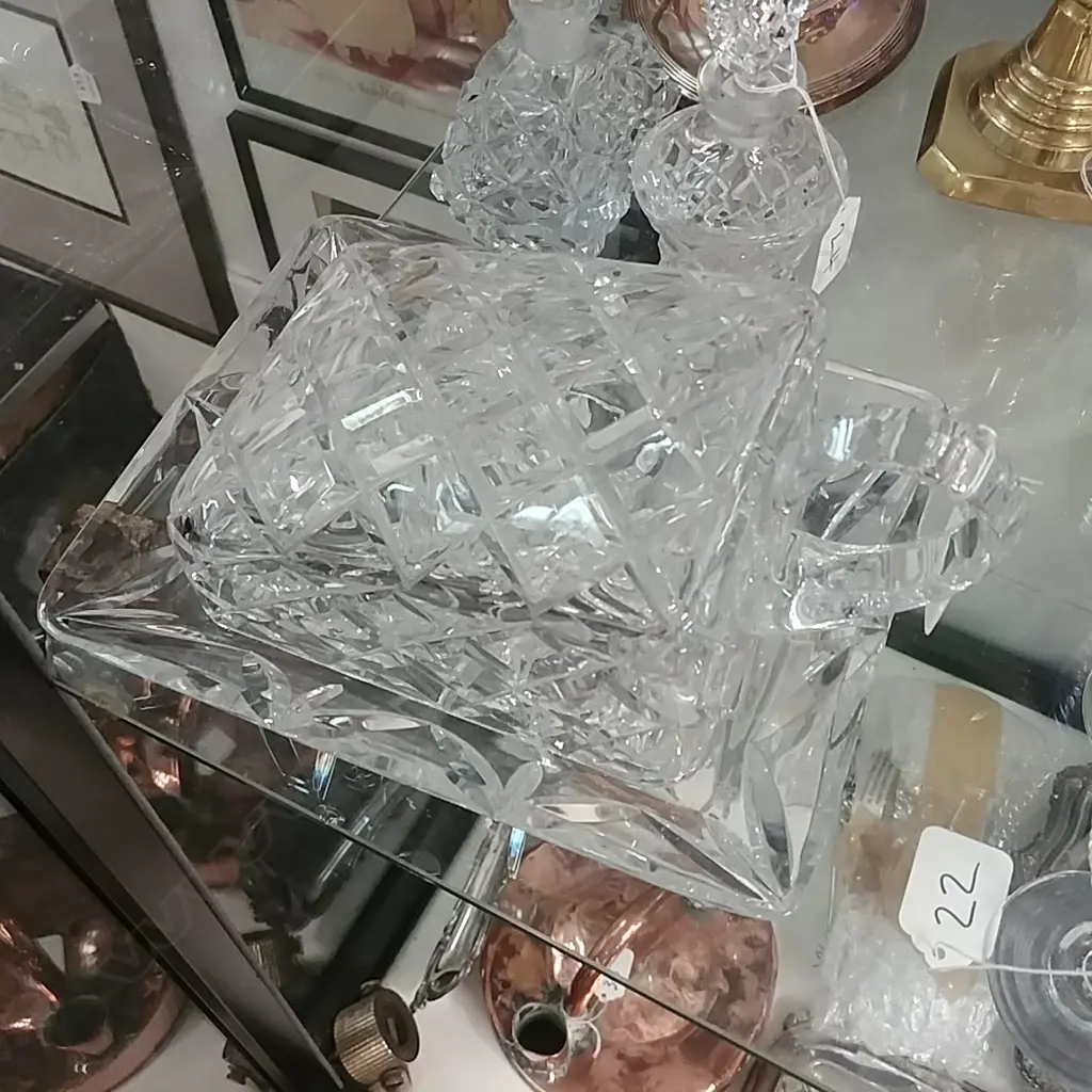 CRYSTAL CHEESE DISH & NAPKINS Image 1++