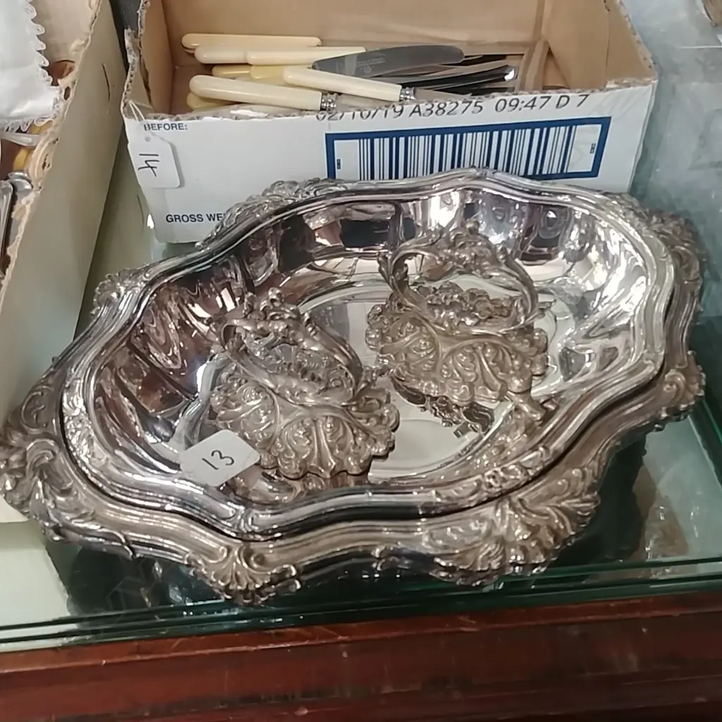 PAIR OF SILVER PLATE ENTREE DISHES Image 1++