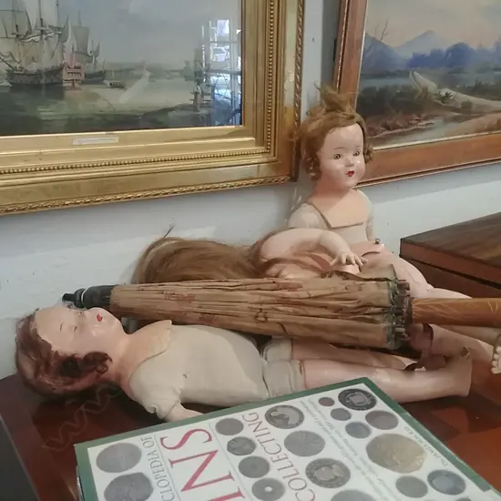 3 VINTAGE DOLLS & PARASOL
