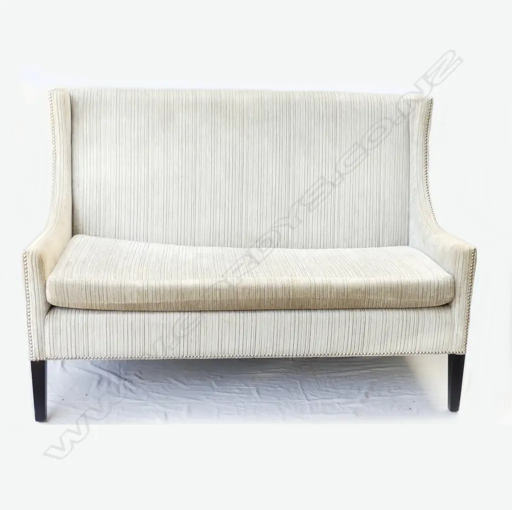 MODERN UPHOLSTERED SETTEE  Image 1++