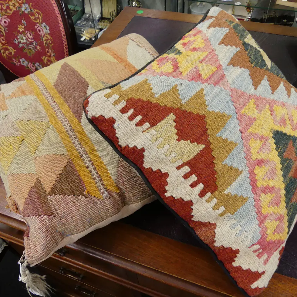 2 KELIM CUSHIONS Image 1++