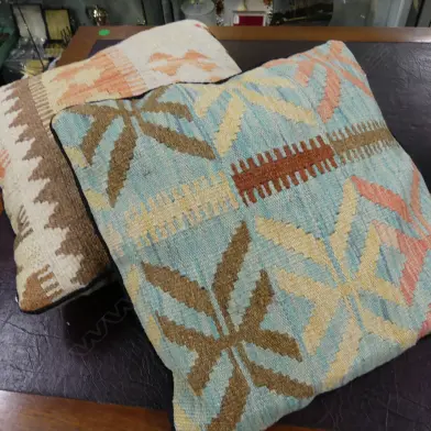 2 KELIM CUSHIONS Image 1++