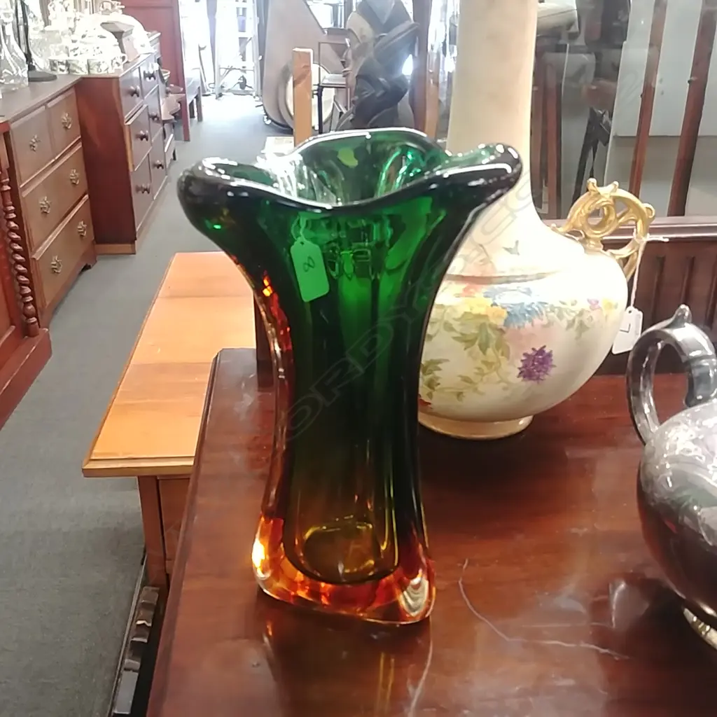 1970S ITALIAN GLASS VASE  Image 1++