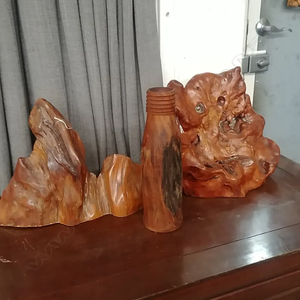 2 TIMBER SPECIMENS+KAURI BOTTLE Image 1++