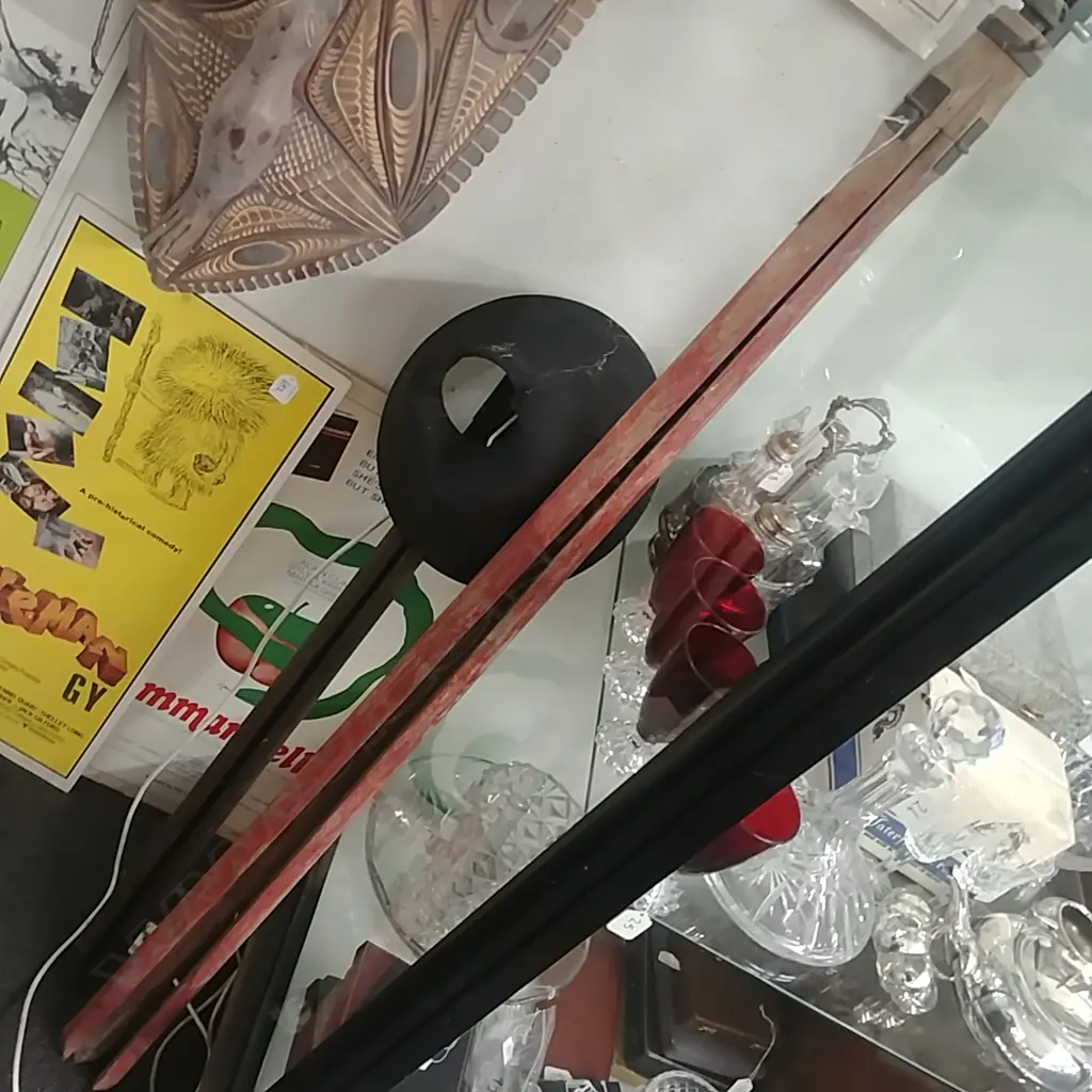 THEODERLITE STAND & LAMP Image 1++