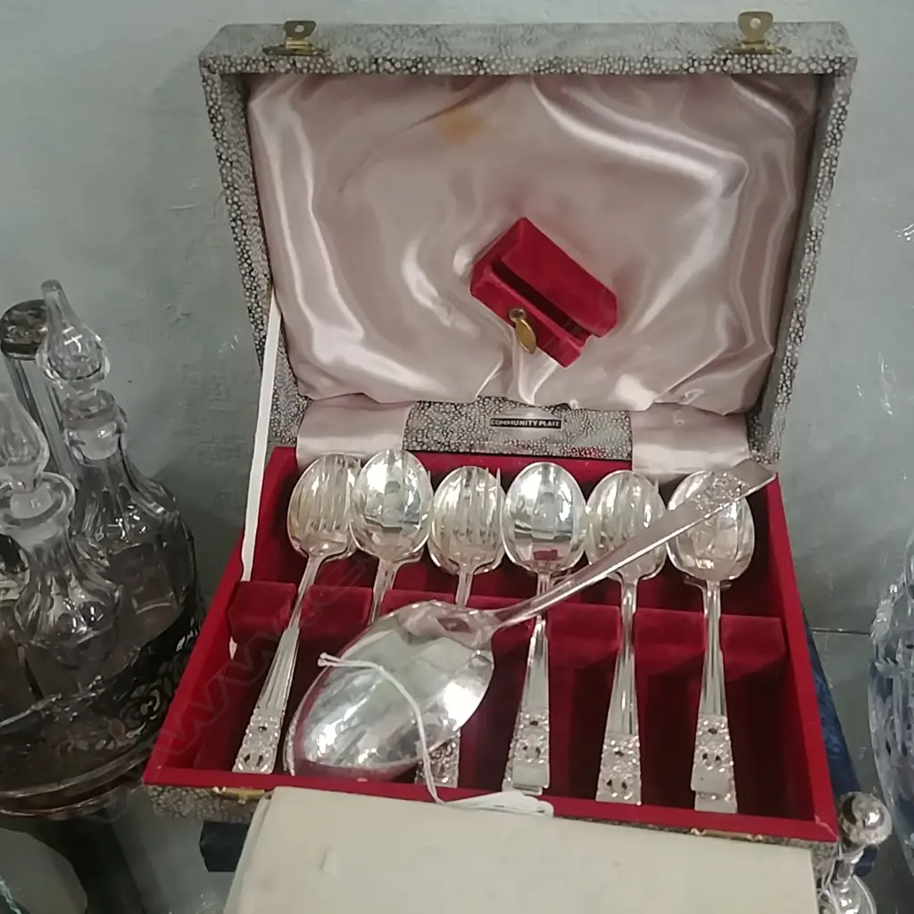 4 BOXED CUTLERY SETS Image 1++