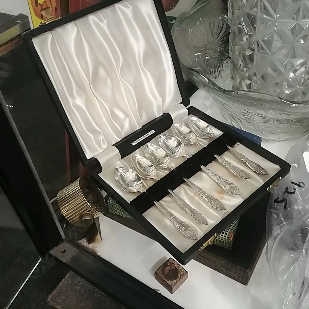 4 BOXED CUTLERY SETS Image 1++
