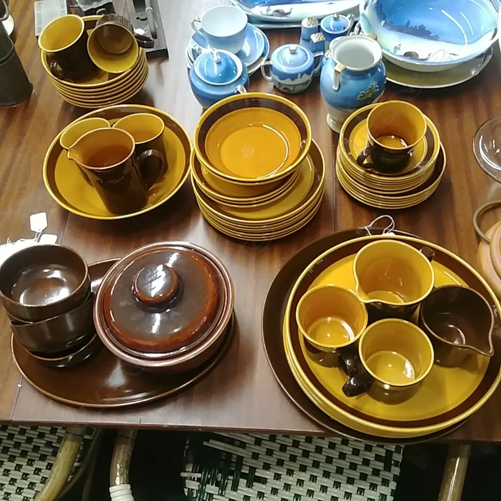 C/LYNN IRONSTONE FORMA DINNER SERVICE Image 1++