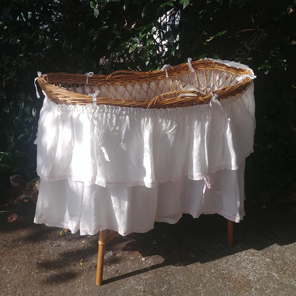 ALL ORIGINAL 1950'S CANE BASSINET Image 1++