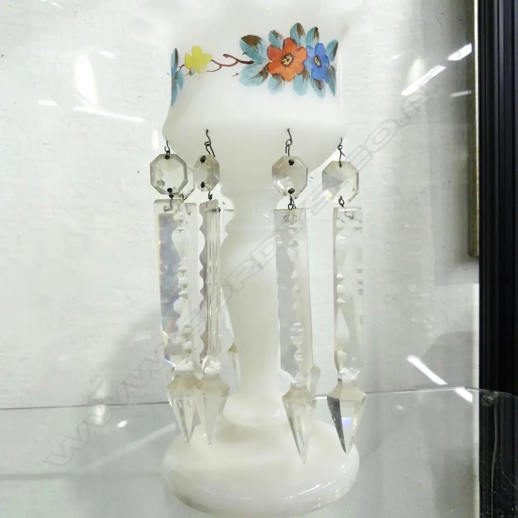 MILK GLASS LUSTRE VASE Image 1++