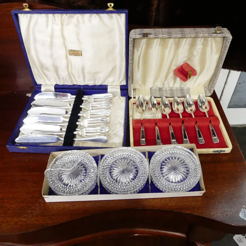 BOXES EPNS AND GLASS DISHES Image 1++