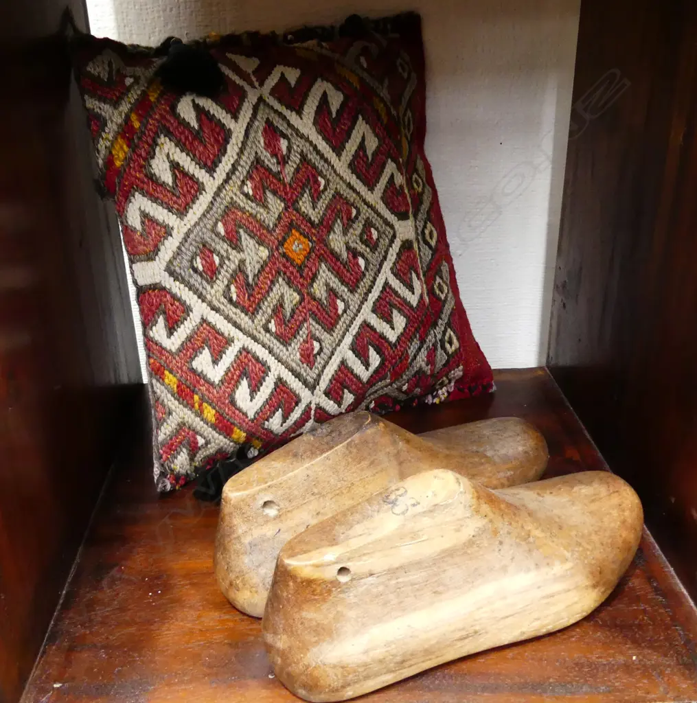 SHOE LASTS & CUSHION Image 1++