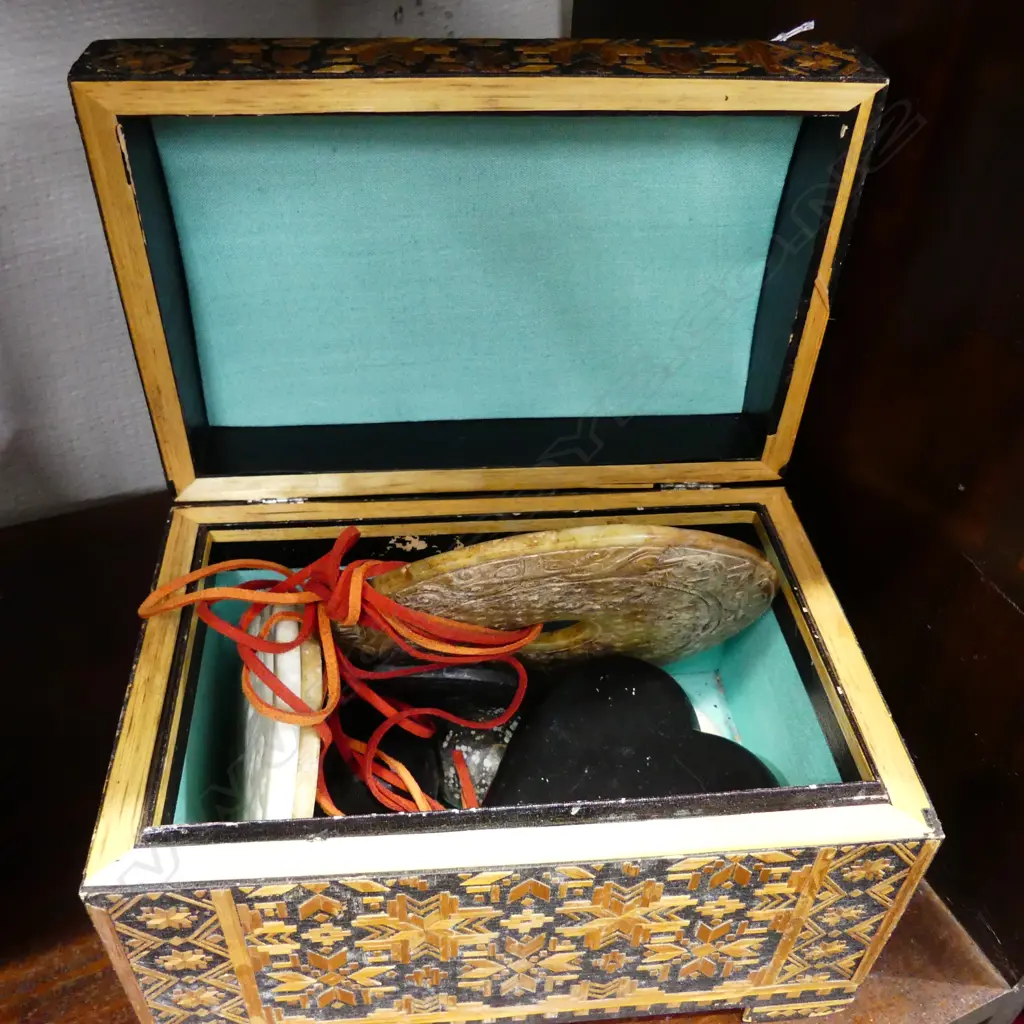 SMALL CHEST W CONTENTS Image 1++