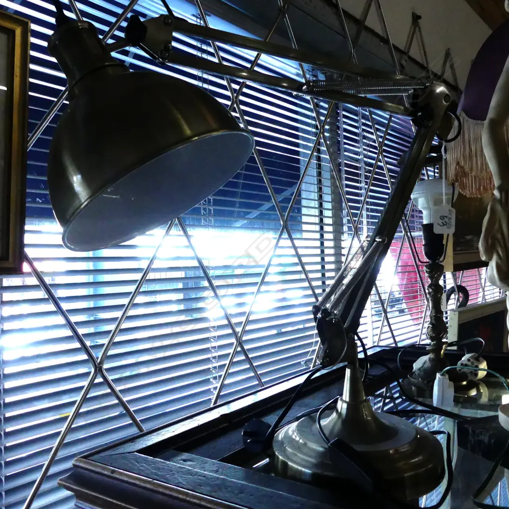 ANGLEPOISE LAMP Image 1++