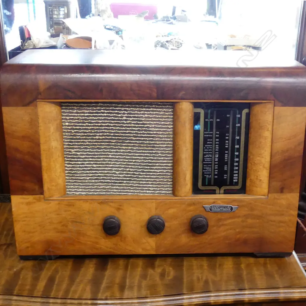 VINTAGE ULTIMATE WOODEN RADIO Image 1++