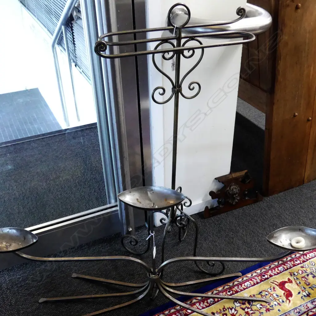 METAL TOWEL RAIL + MODERN 3 ARMED CANDELABRA  Image 1++
