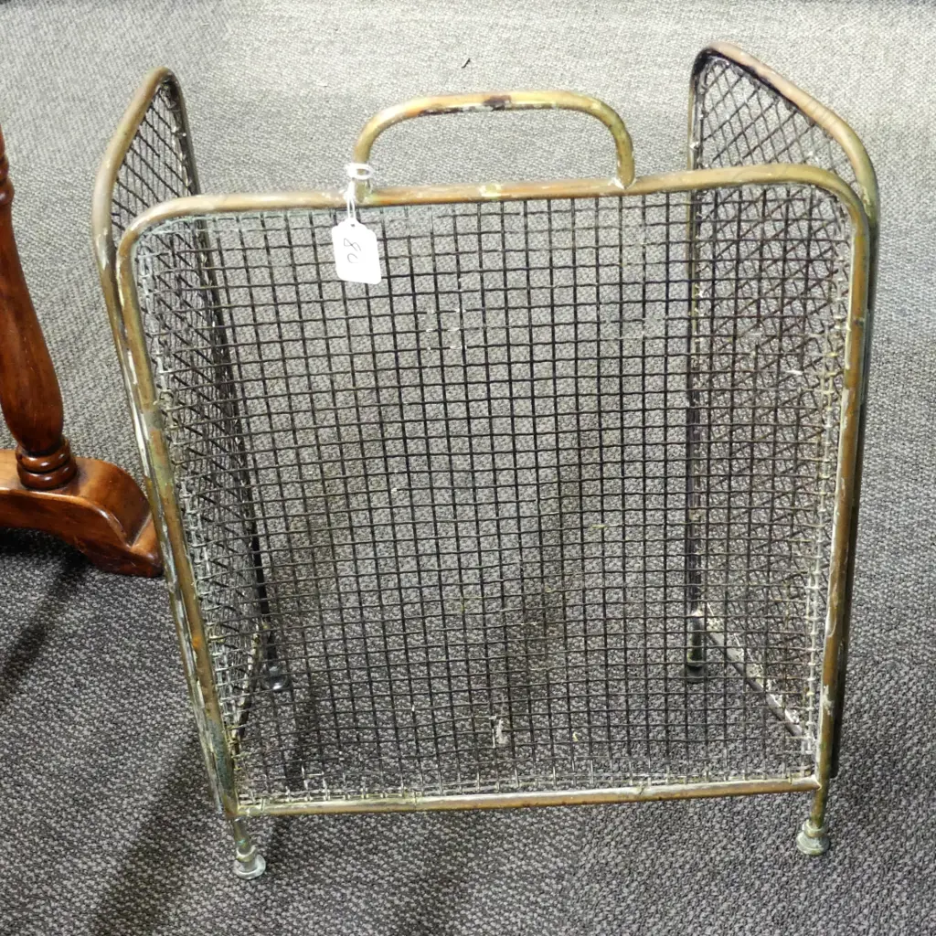 EDW BRASS FOLDING SPARK GUARD Image 1++