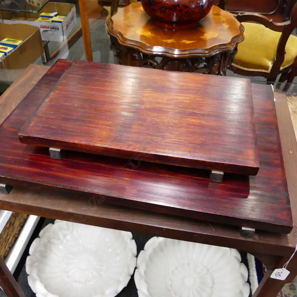 2 LOW WOODEN VASE STANDS Image 1++