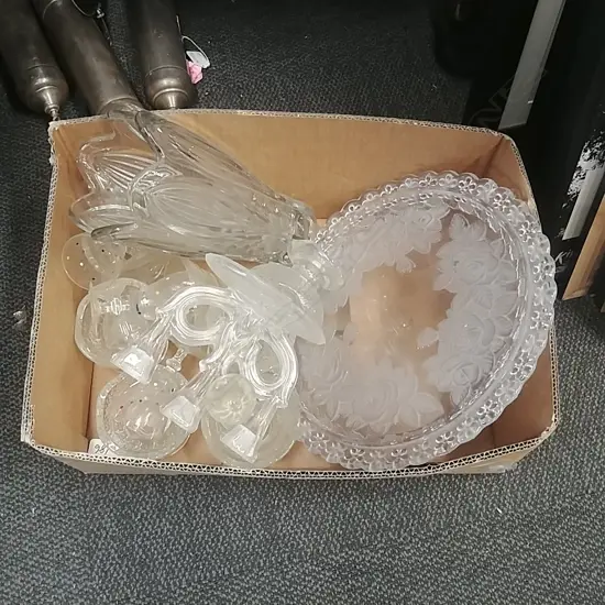 BOX OF GLASS VASE,SML BOWLS ETC