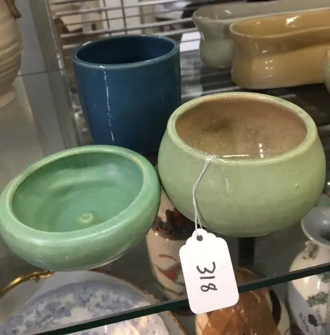 3 OLIVE JONES SMALL VASES  Image 1++