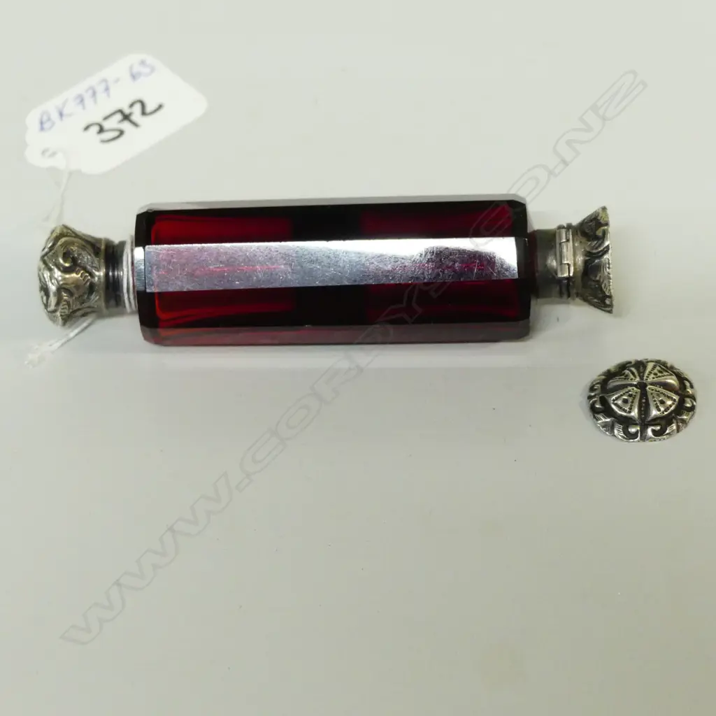 (16347) VICT. CRANBERRY GLASS & SILVER DBLE ENDED SCENT BOTTLE Image 1++