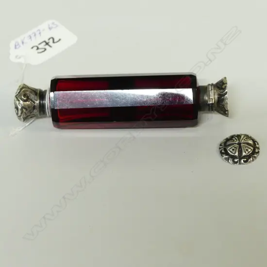 (16347) VICT. CRANBERRY GLASS & SILVER DBLE ENDED SCENT BOTTLE
