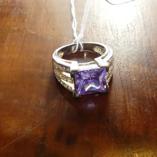 S/S RING PURPLE STONE