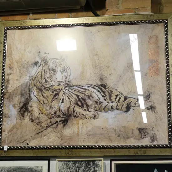 LARGE PRINT RECLINING TIGER