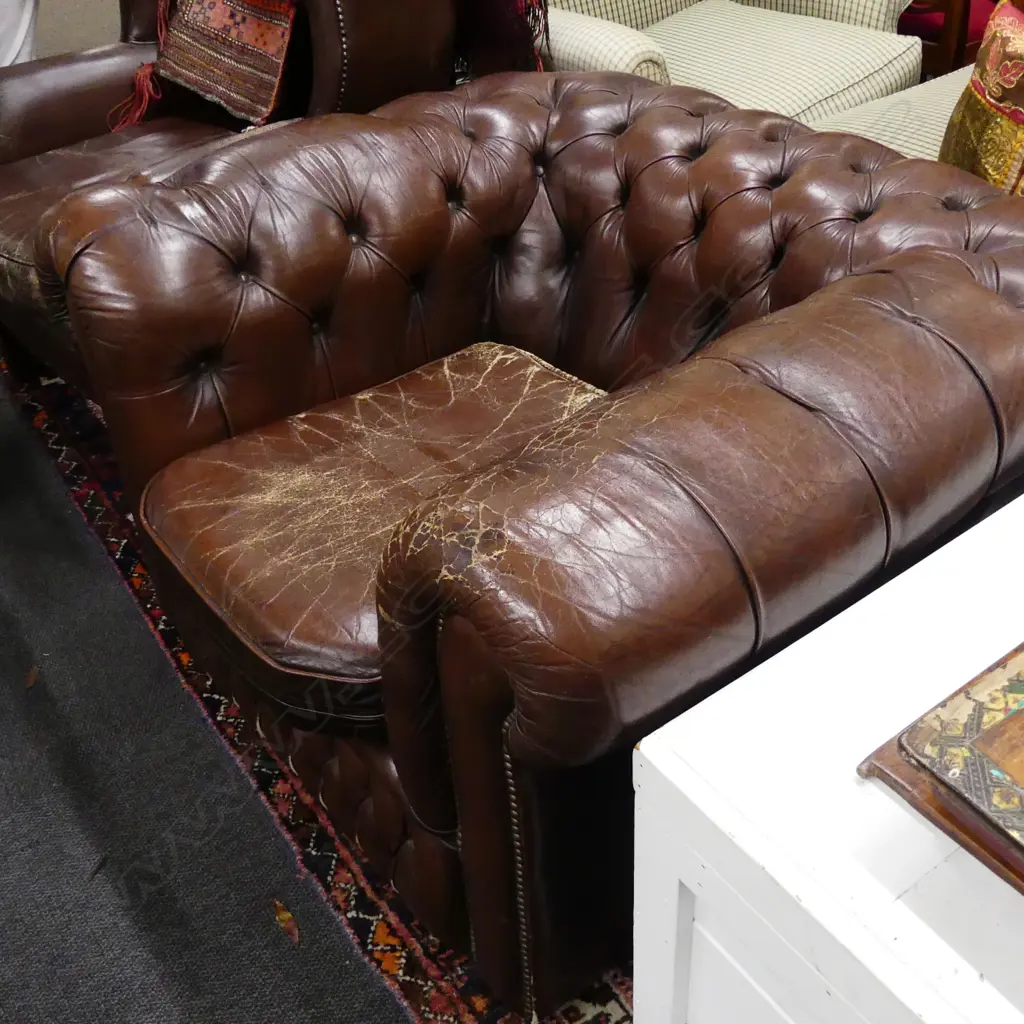CHESTERFIELD STYLE ROLL ARM LEATHER CLUB CHAIR Image 1++