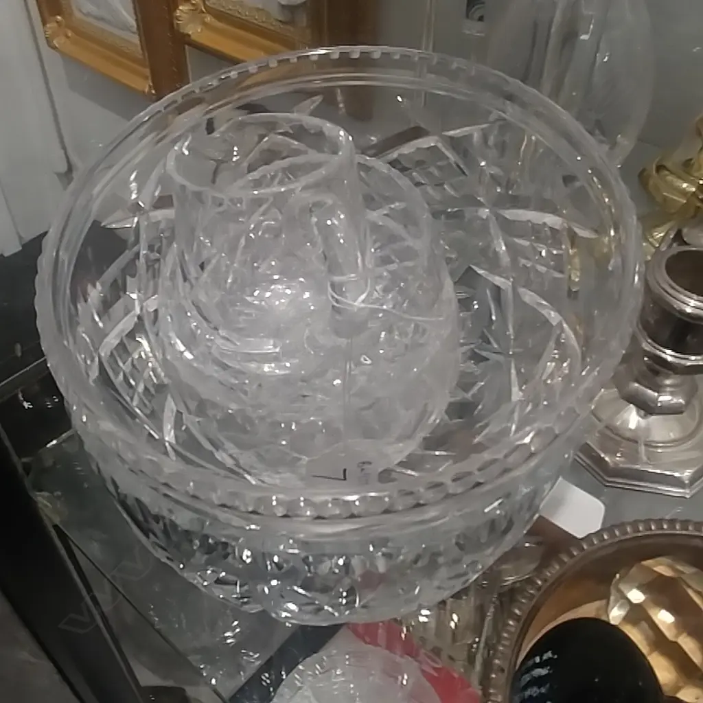2 CRYSTAL BOWLS Image 1++