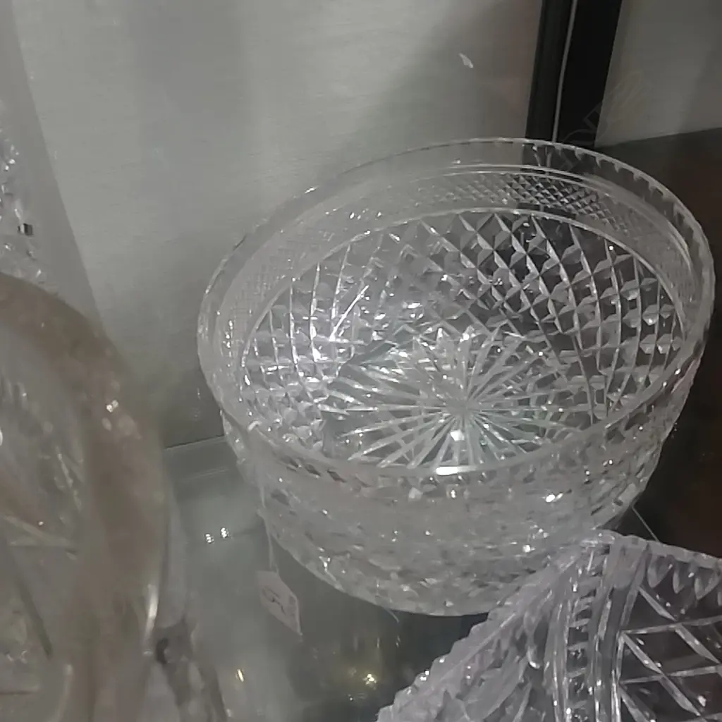 2 CRYSTAL BOWLS Image 1++