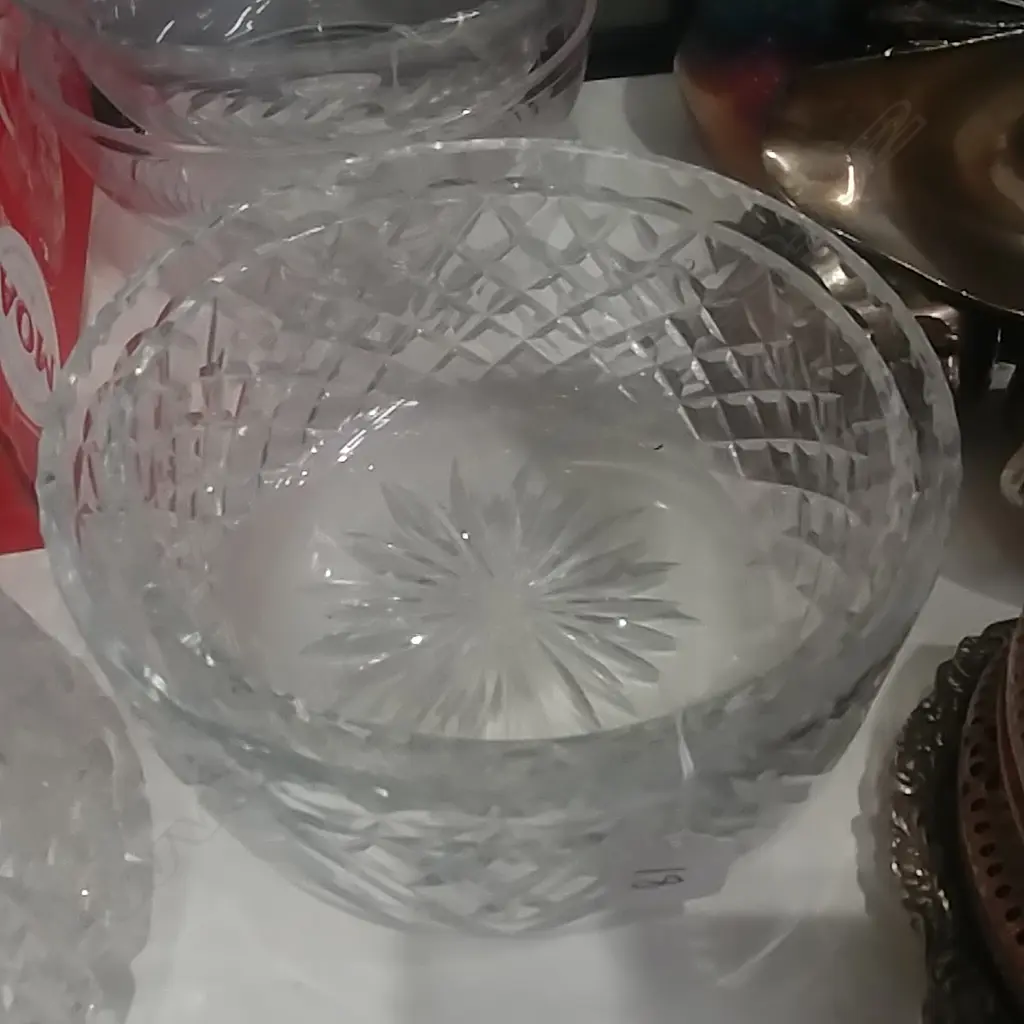 2 CRYSTAL BOWLS  Image 1++