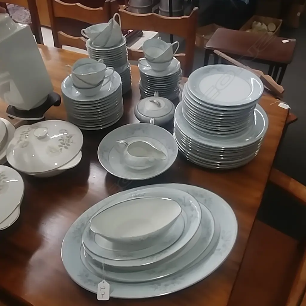 NORITAKE PART DINNER SERVICE Image 1++