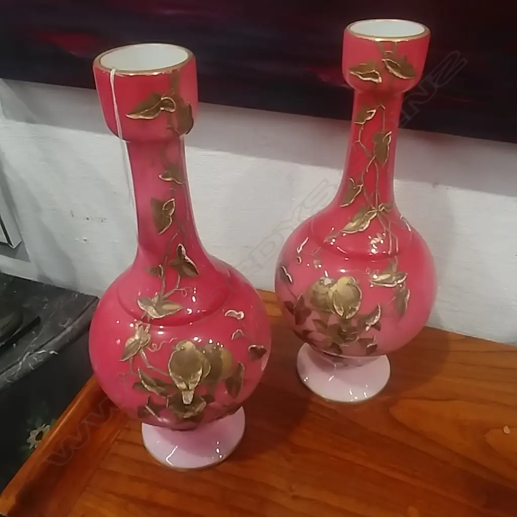 PR PINK GLASS VASES  Image 1++