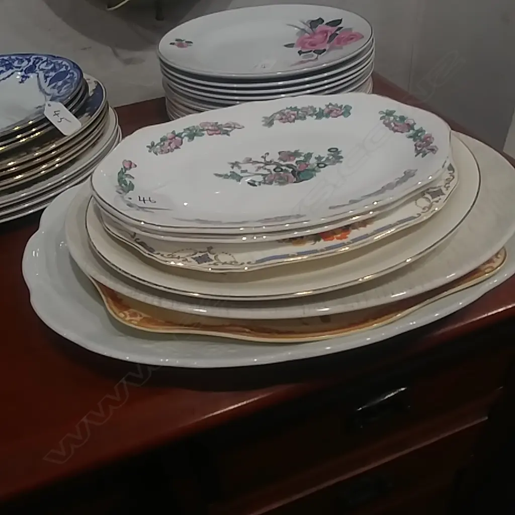 STACK SERVING DISHES  Image 1++