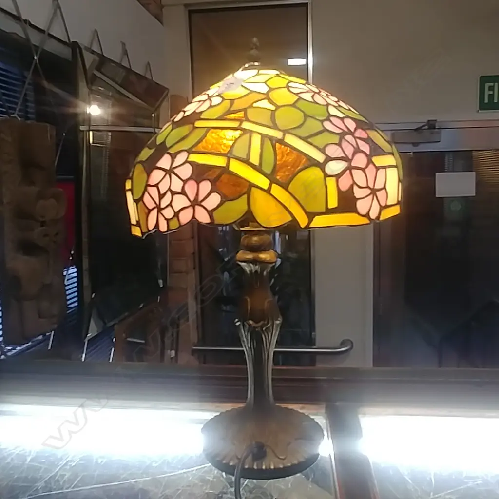 TIFFANY STYLE LAMP LEADLIGHT SHADE Image 1++