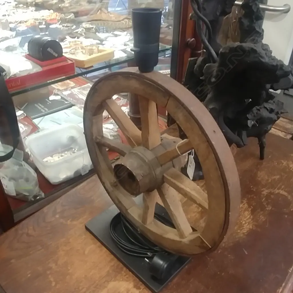 WAGON WHEEL LAMP Image 1++