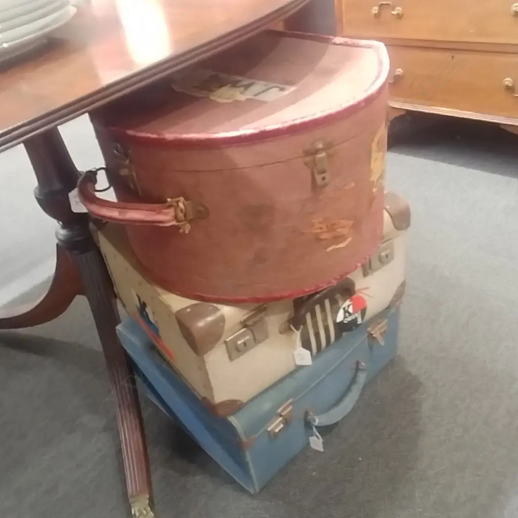 2 VINTAGE SUITCASES & HAT BOX Image 1++