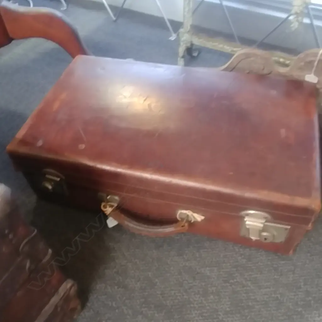 VINTAGE LEATHER BRIEFCASE Image 1++