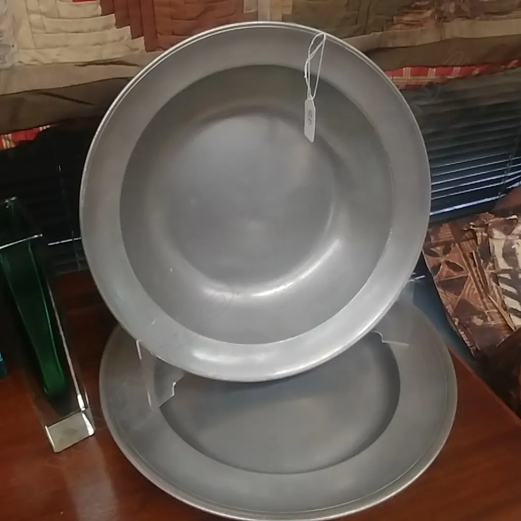 TWO VINTAGE PEWTER BOWLS Image 1++