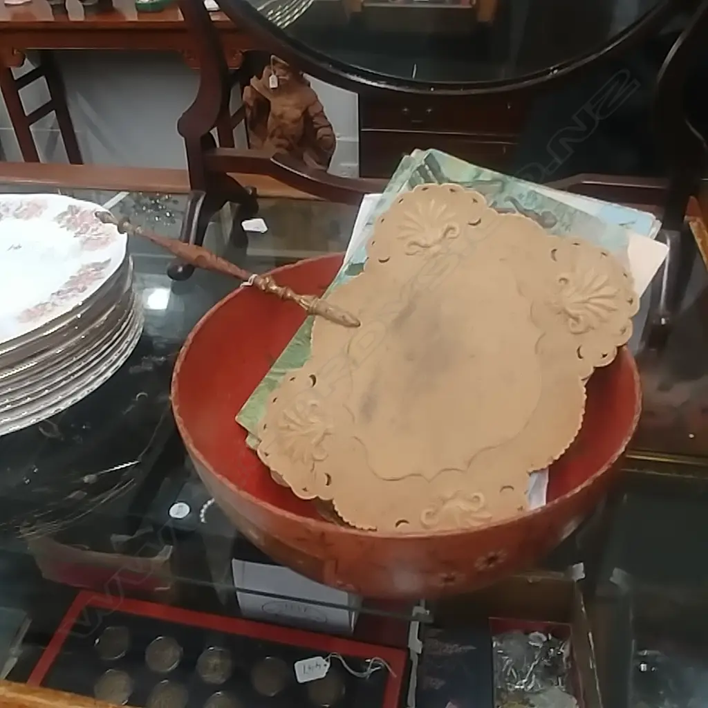 PAPER MACHE BOWL & CONTENTS Image 1++
