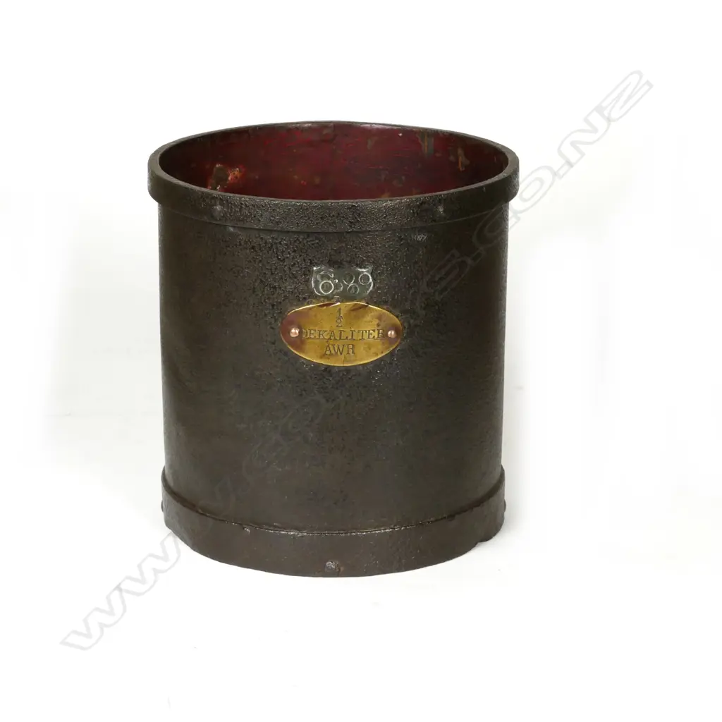 A 19thC French cast iron grain measure Image 1++