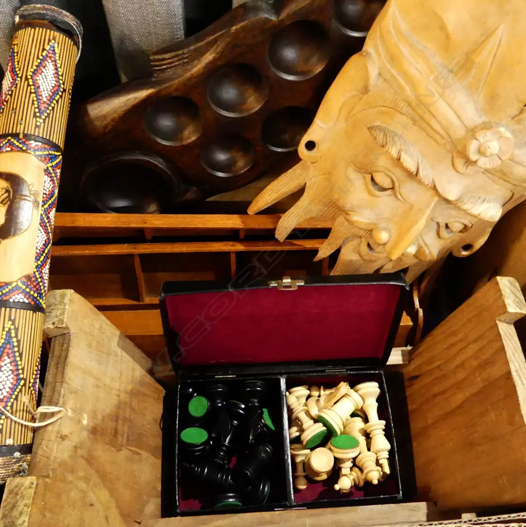 BOX WOOD PCS INCL. CHESS SET ETC Image 1++