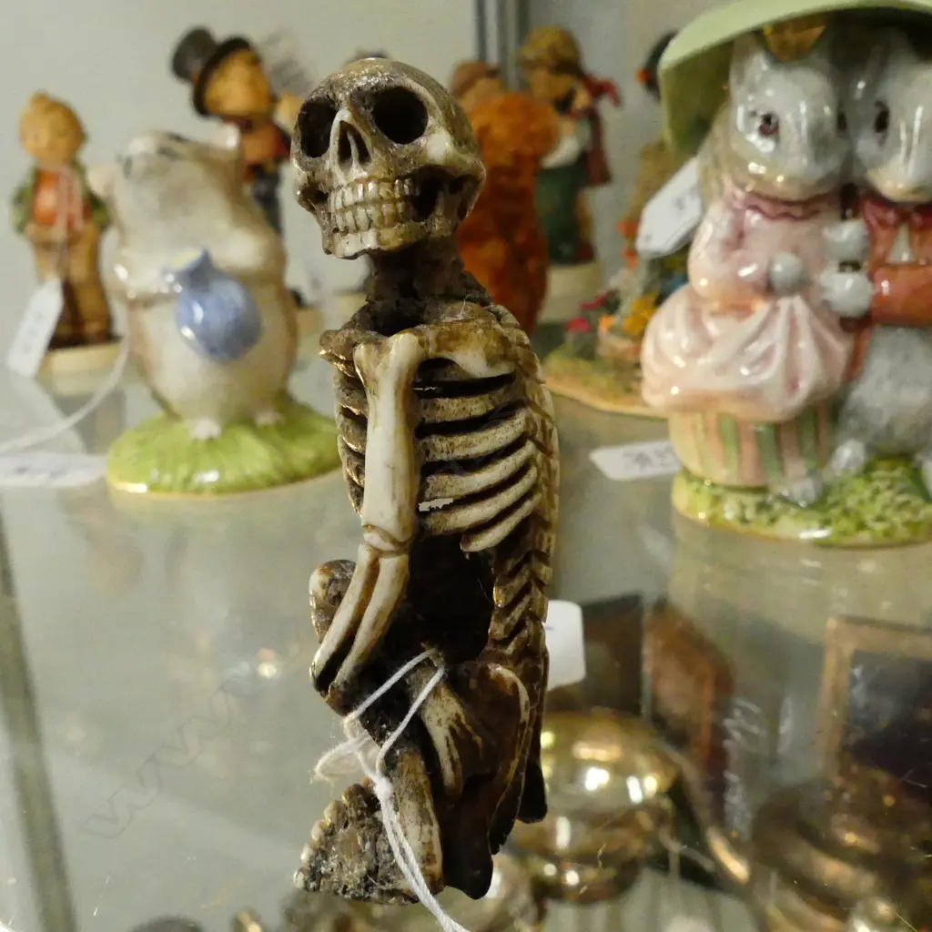 ANTLER CARVED SEATED SKELETON Image 1++