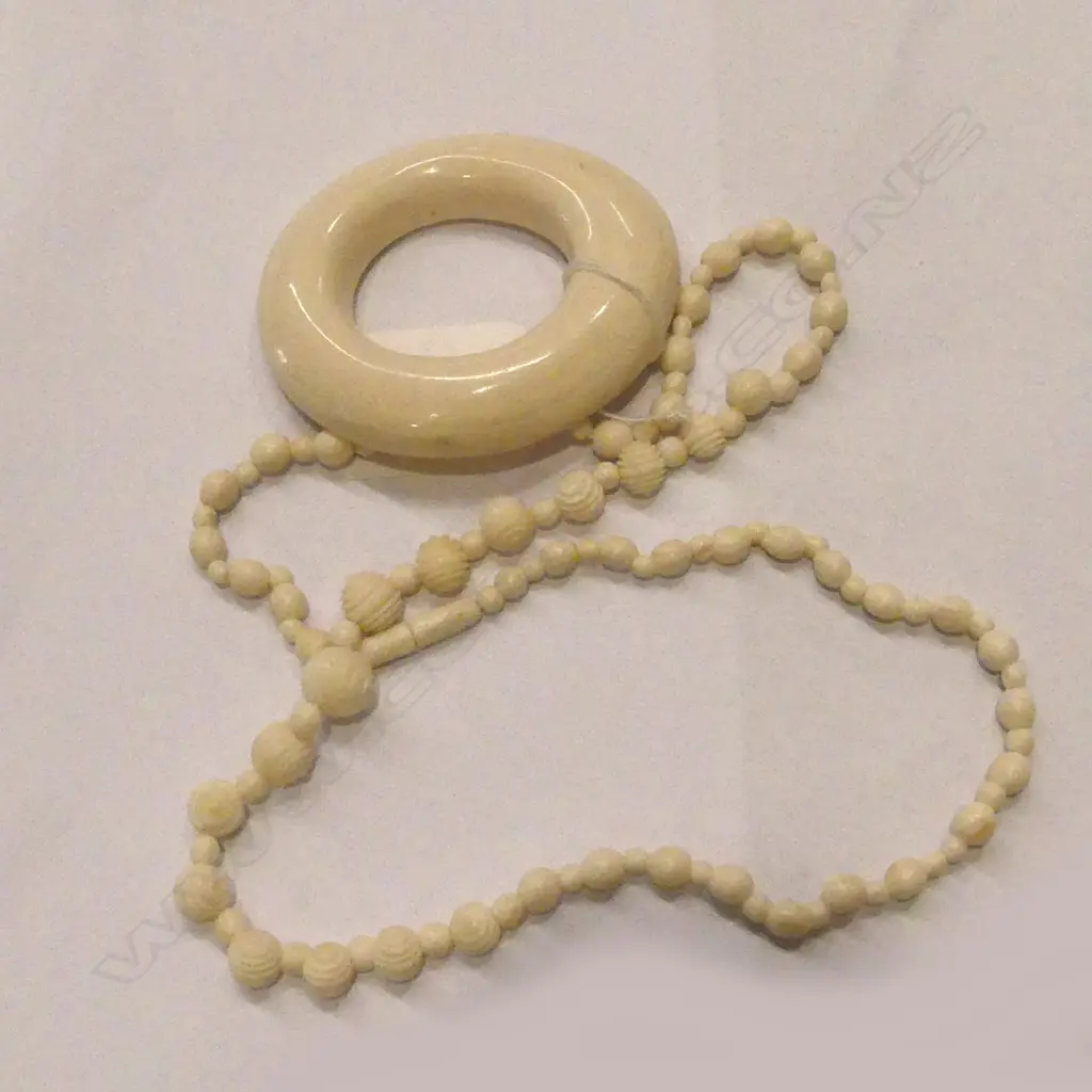IVORY BROOCH & NECKLACE (LENGTH 54CM) Image 1++